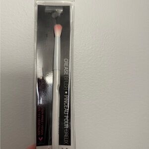 wet n wild Crease Brush - White and Pink